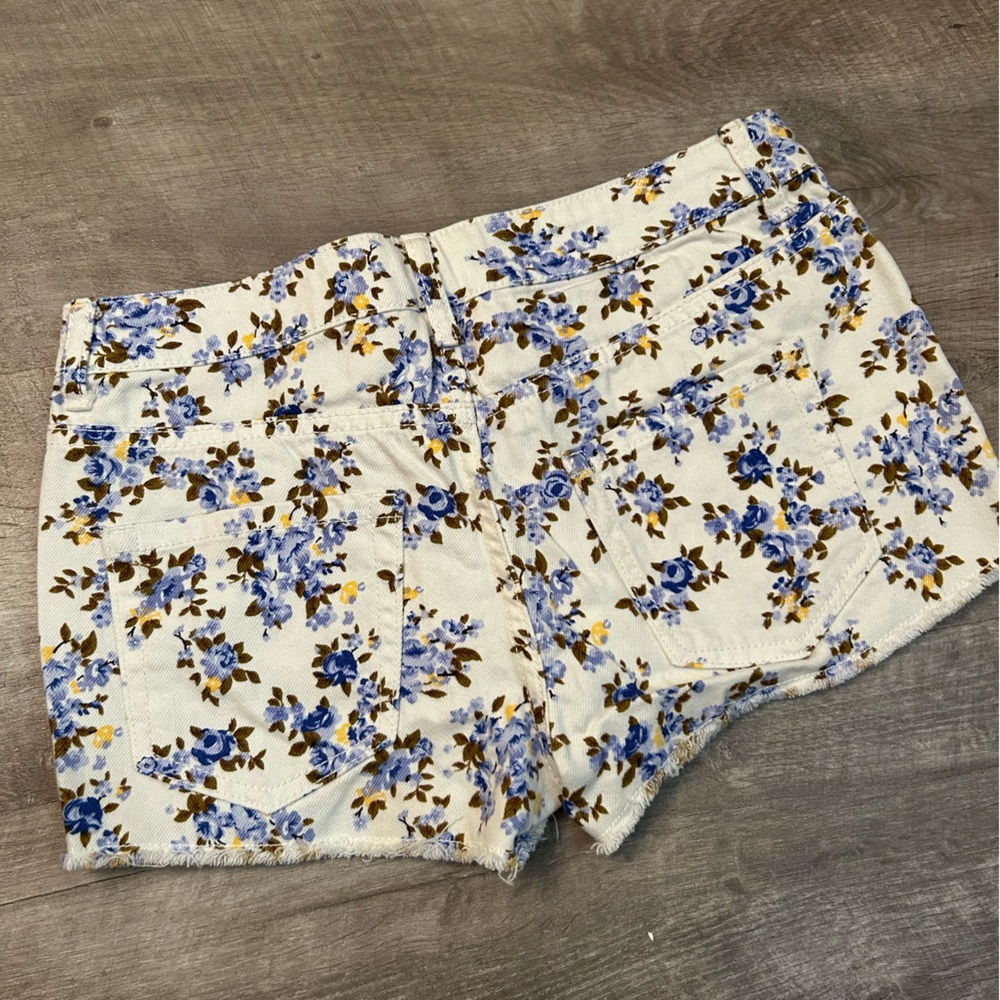Floral Jean Shorts | Forever 21 - Picture 4 of 4